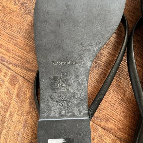 Reformation Loveleen Black Flip Flops - Picture 3 of 6